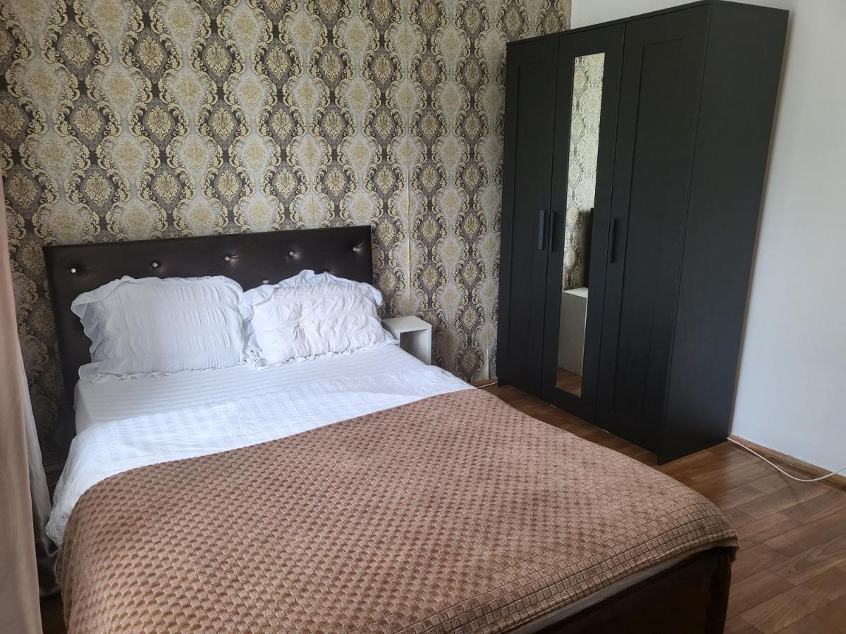 Apartament Cu 3 Camere Chiar In Inima Capitalei Bucarest Esterno foto