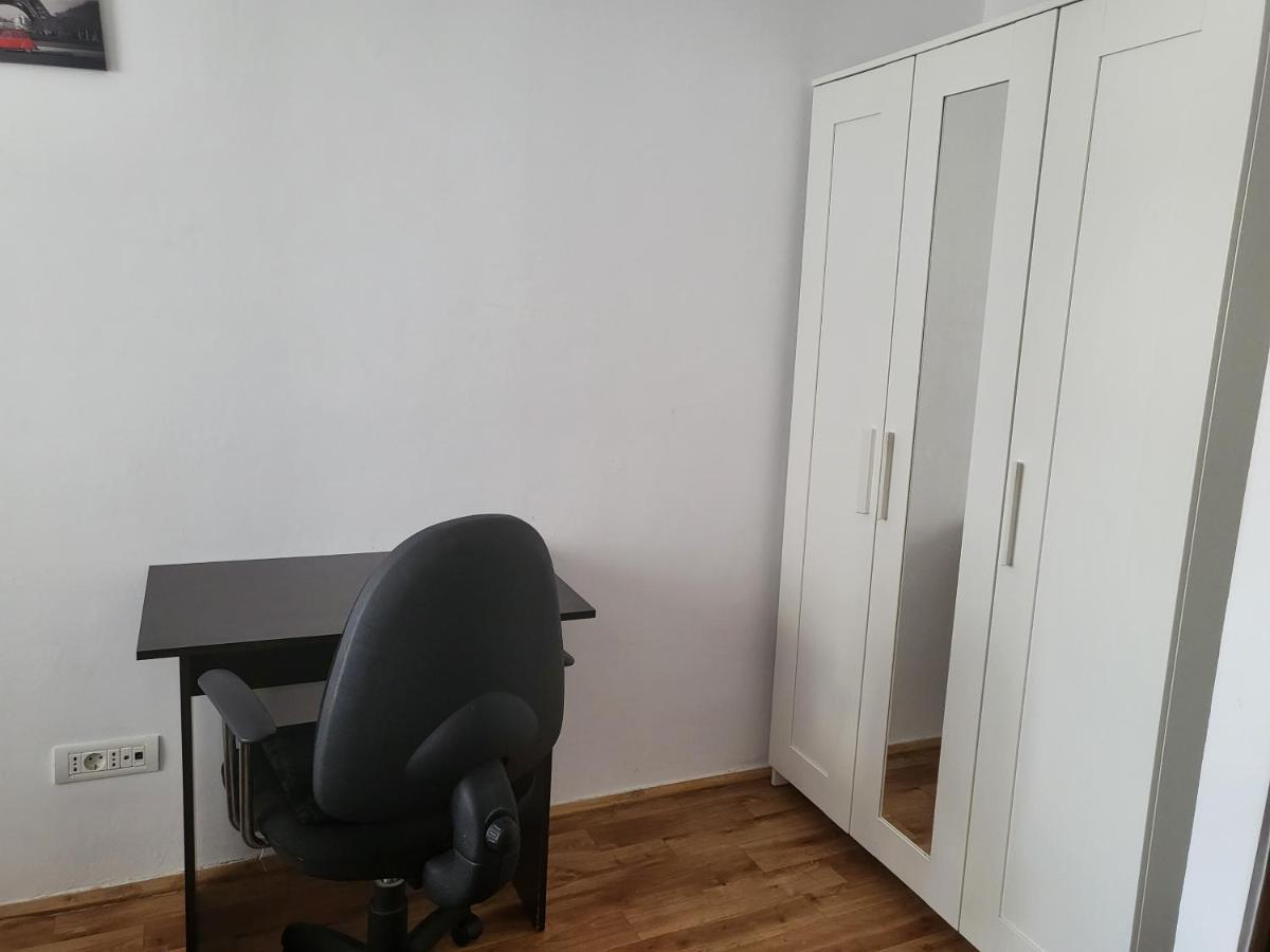 Apartament Cu 3 Camere Chiar In Inima Capitalei Bucarest Esterno foto