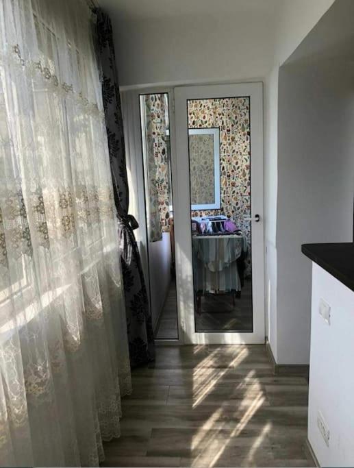 Apartament Cu 3 Camere Chiar In Inima Capitalei Bucarest Esterno foto