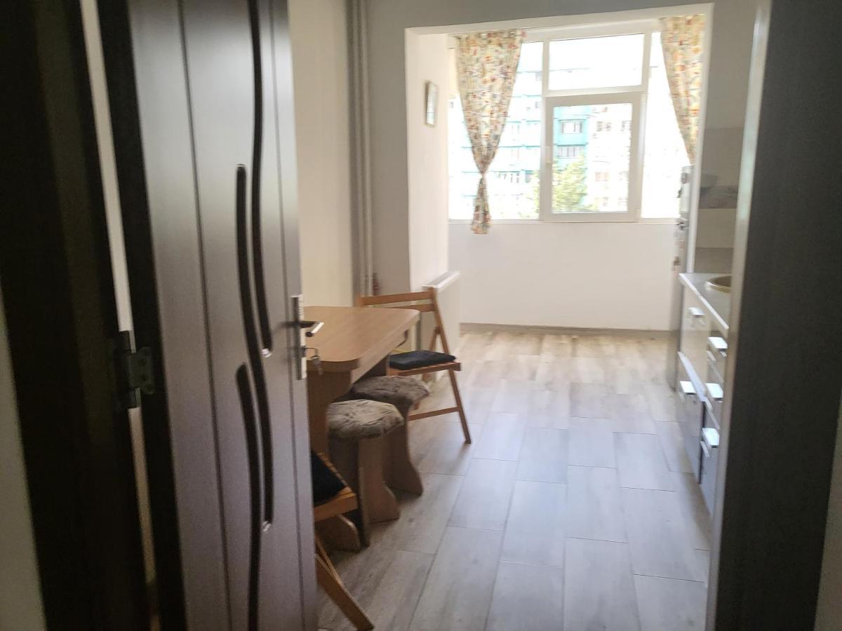 Apartament Cu 3 Camere Chiar In Inima Capitalei Bucarest Esterno foto