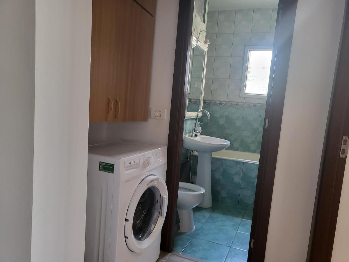 Apartament Cu 3 Camere Chiar In Inima Capitalei Bucarest Esterno foto